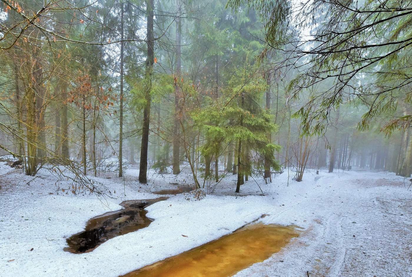 "Воздух пьяный - нет спасения, с ног сбивают два глотка..."