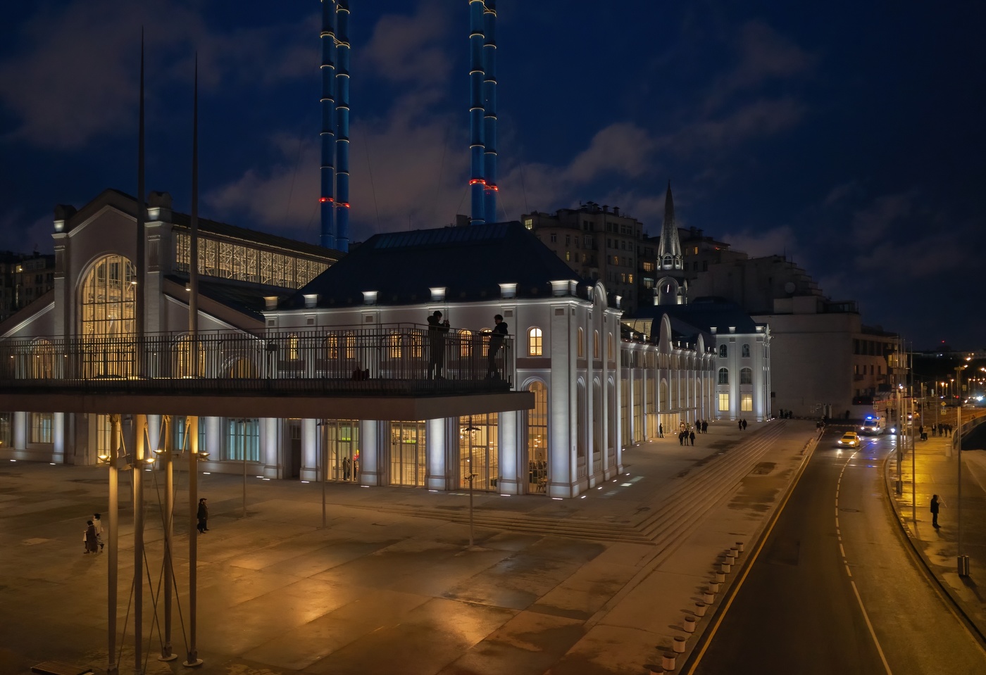 Вечером возле ГЭС-2