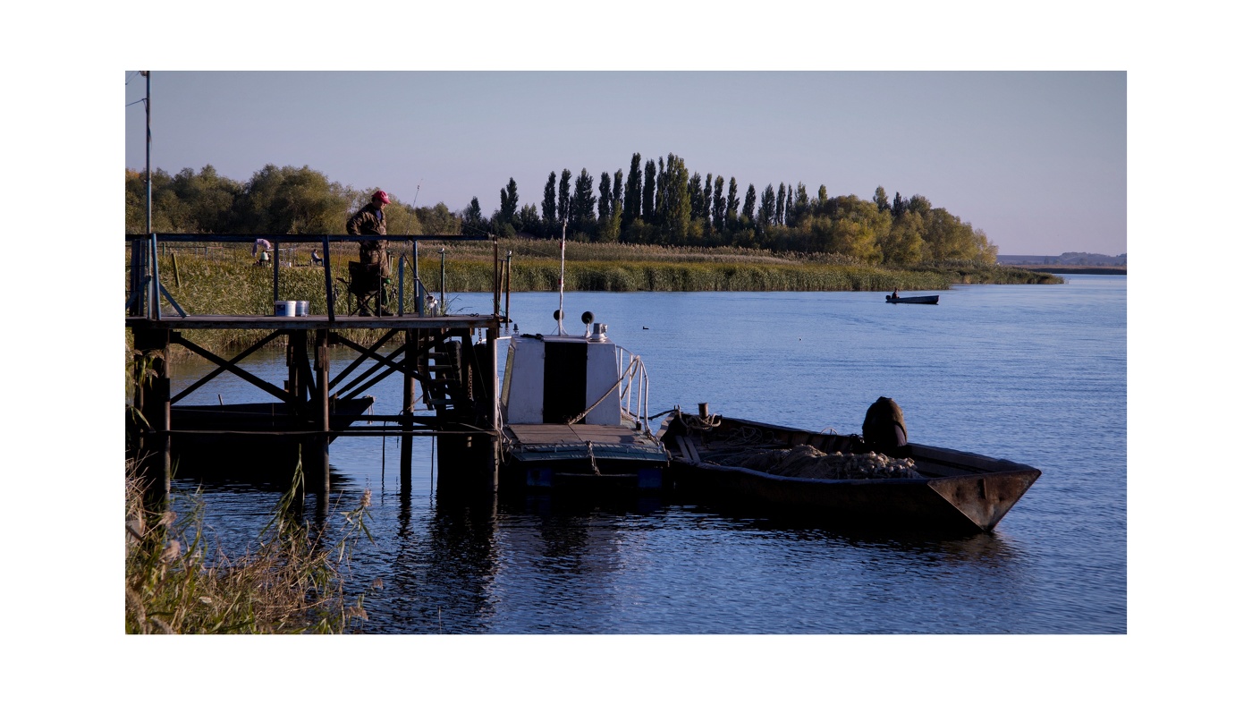 Шаланды нет , кефали тоже
