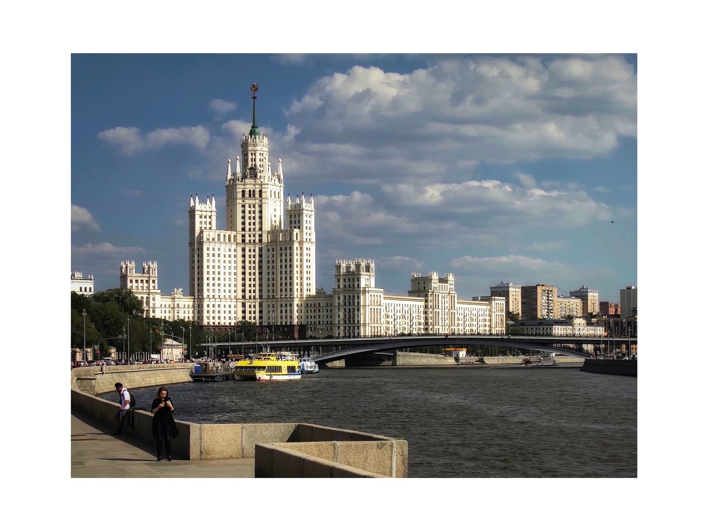 Май украсил солнечный день