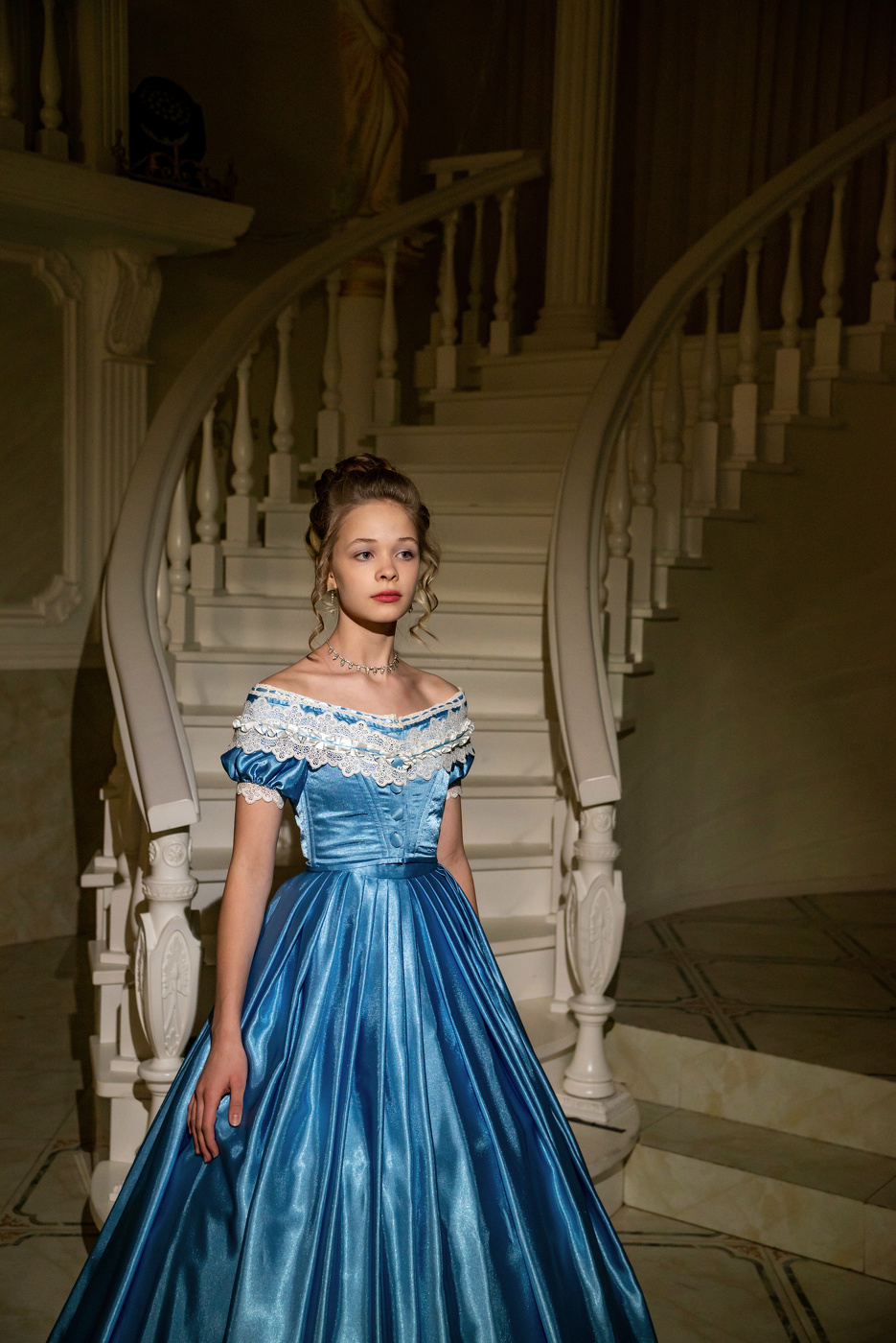 Белая лестница