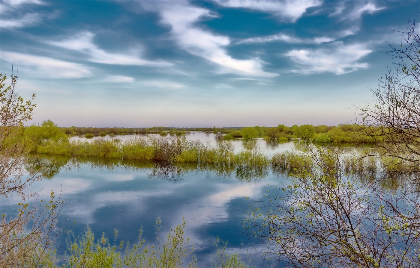 Воды талые медленно сходят...