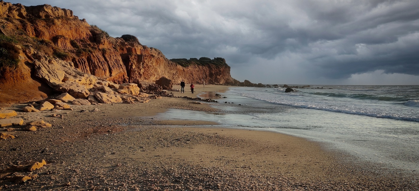 Пустынный пляж