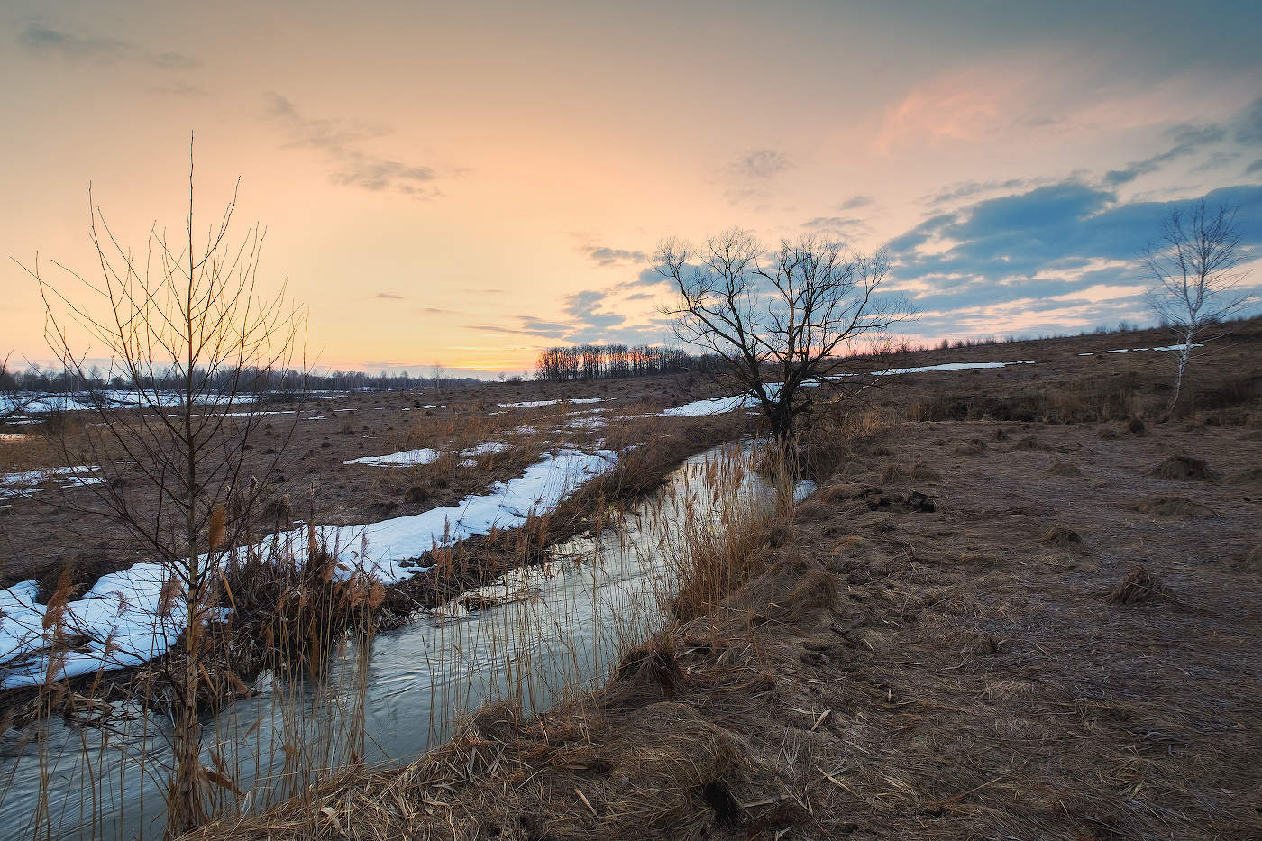 Ещё в полях белеет снег