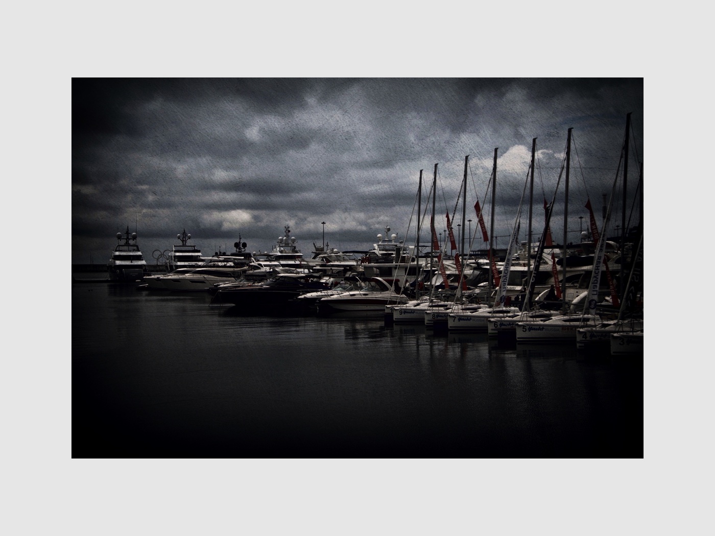 Наклонилось вдруг небо ниже