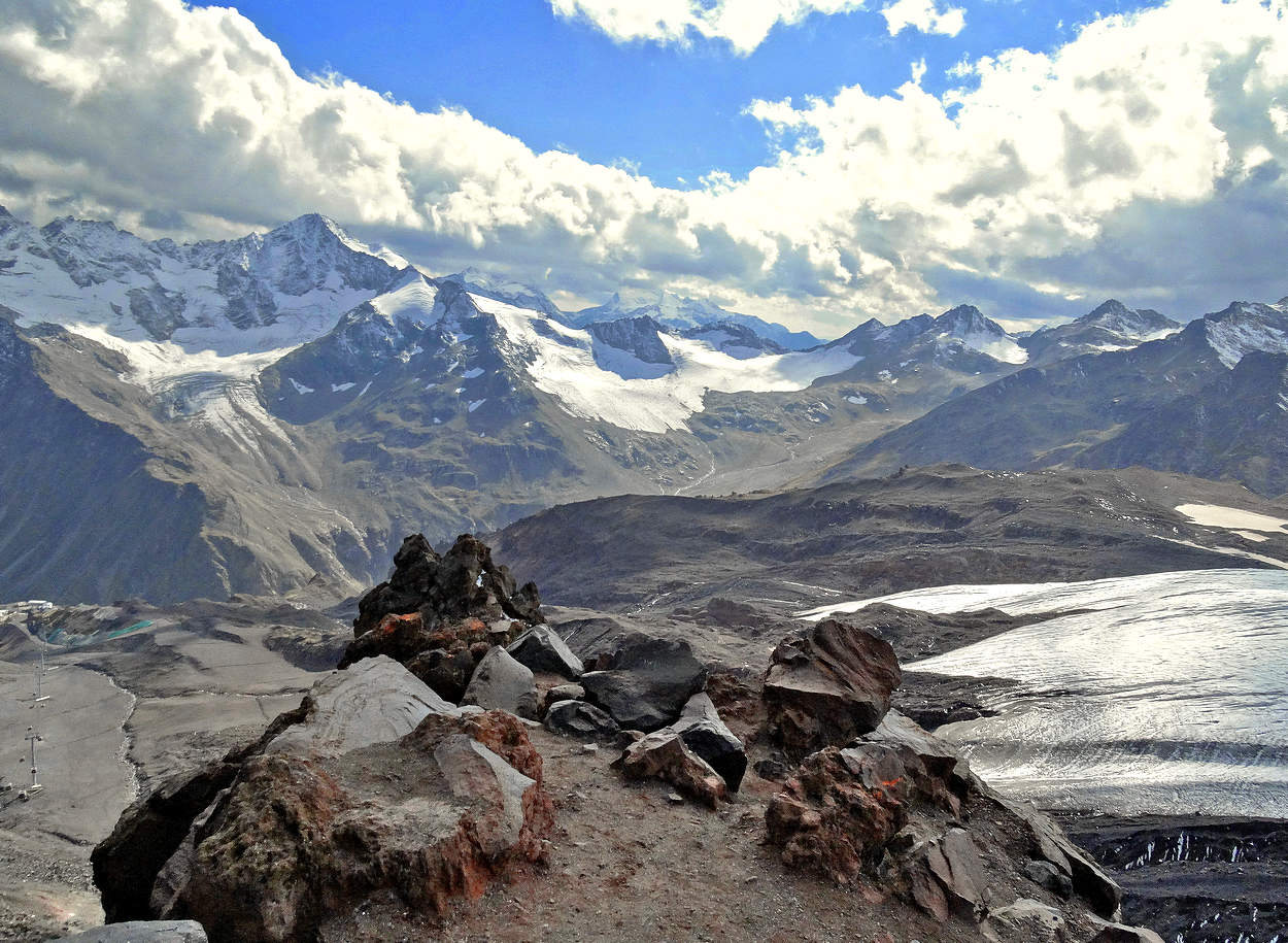 Смотрю с Эльбруса на горы Кавказа