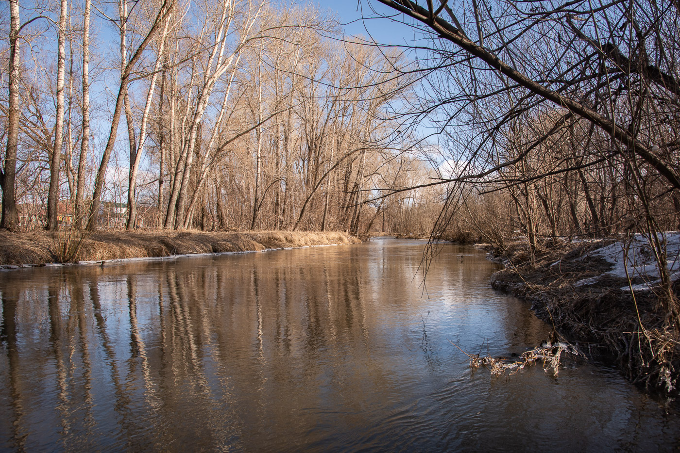 Река весной