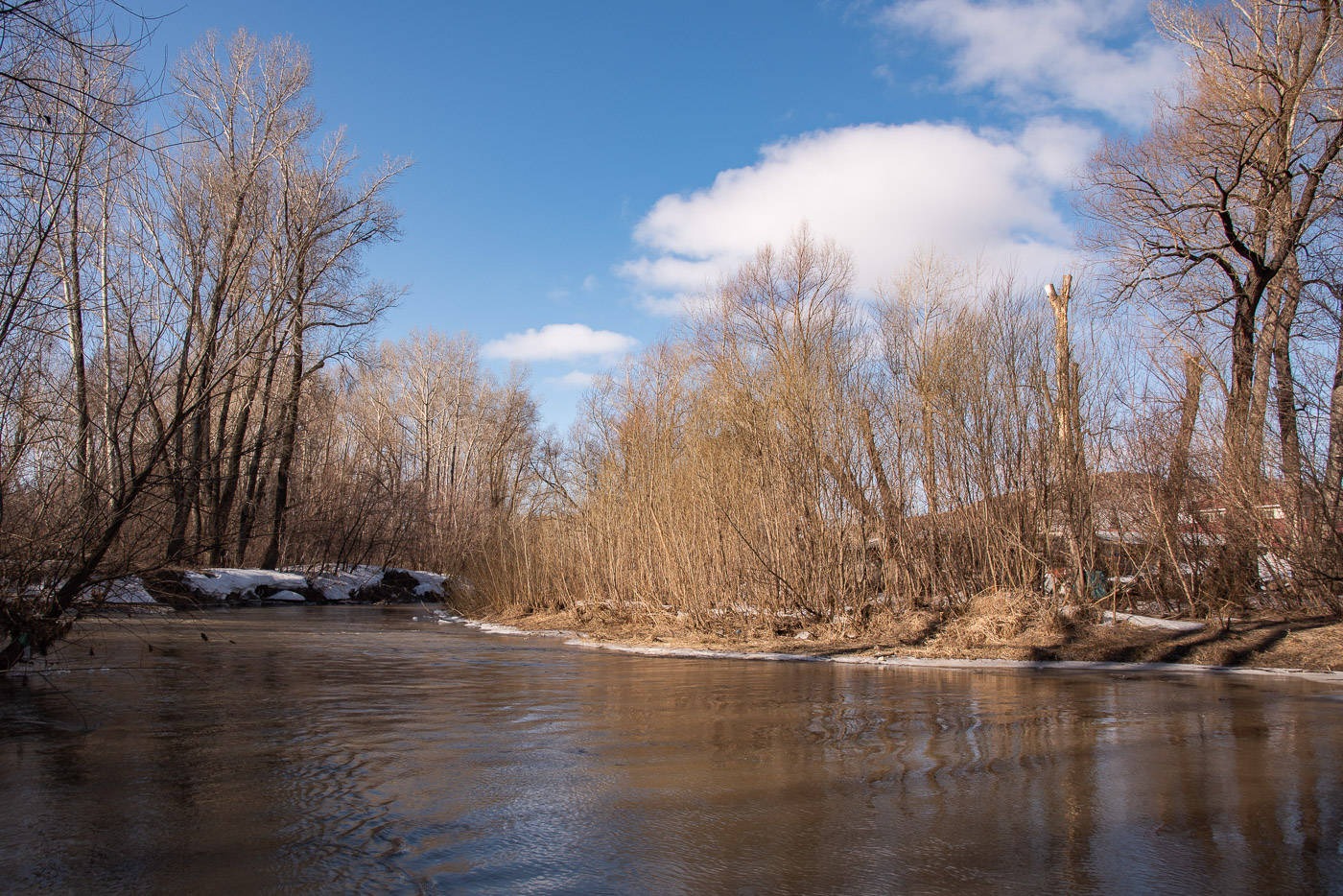 Апрель. Река