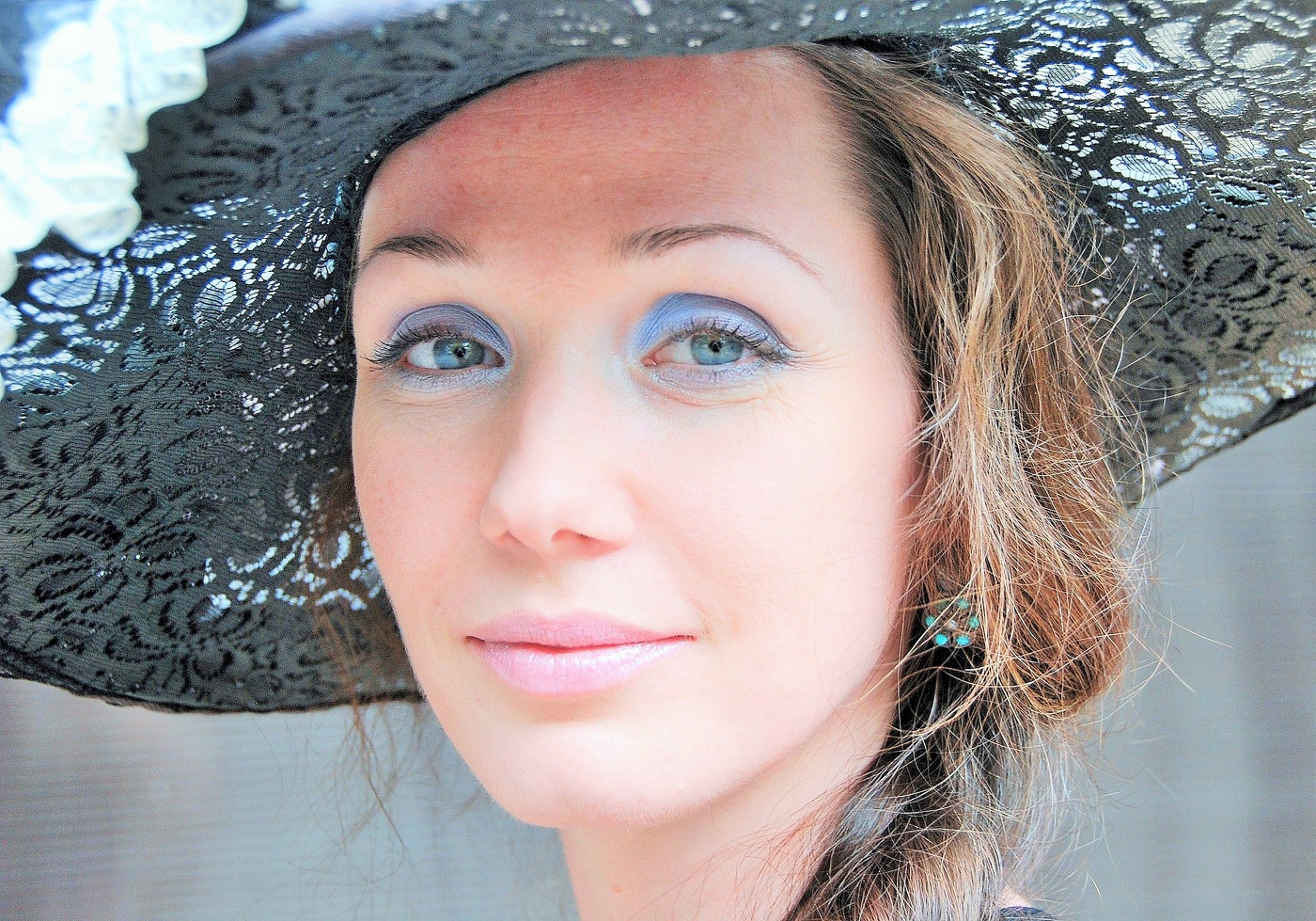 "Поминутно видеть вас, повсюду следовать за вами..."