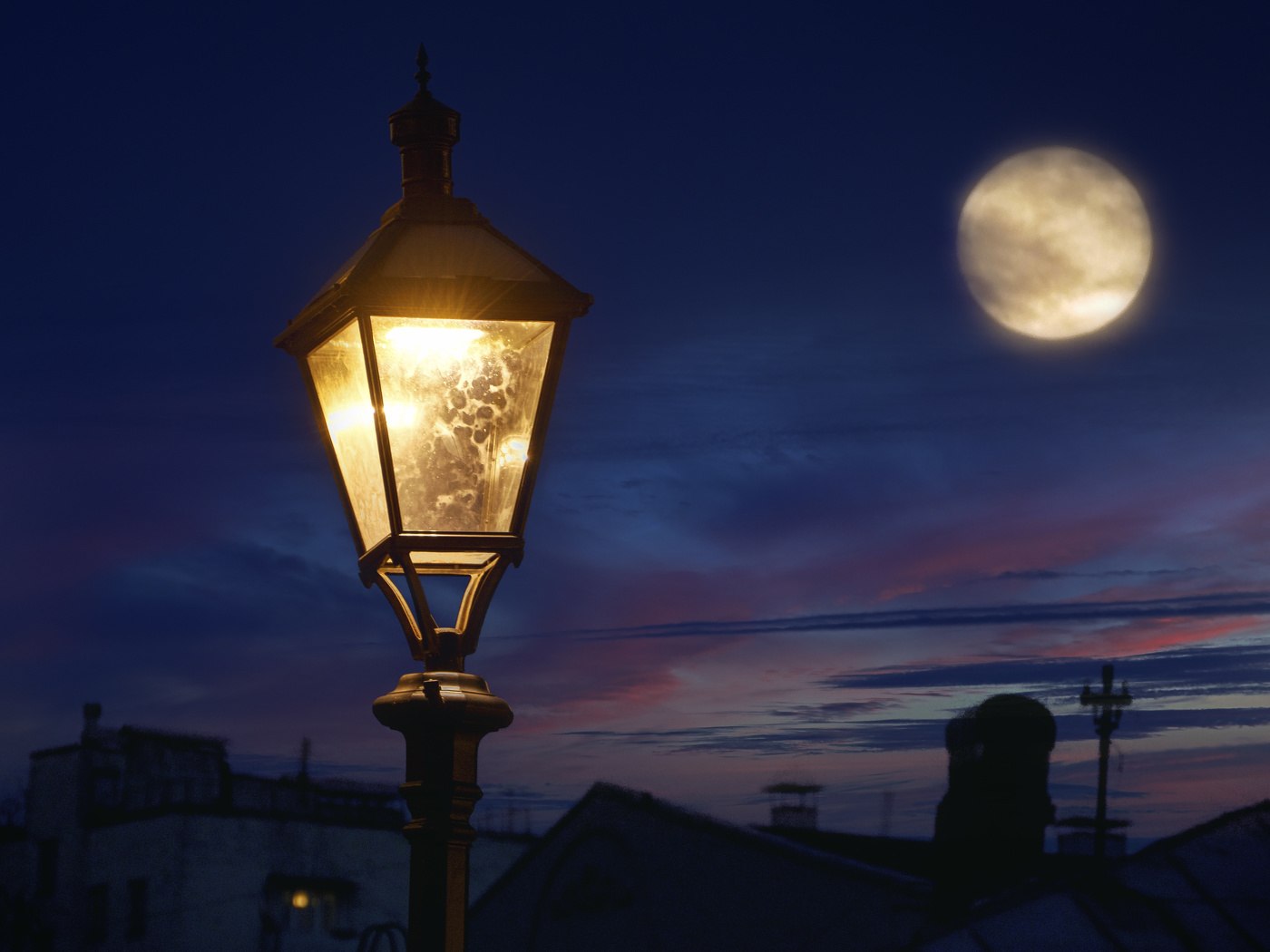 Фонарь и луна