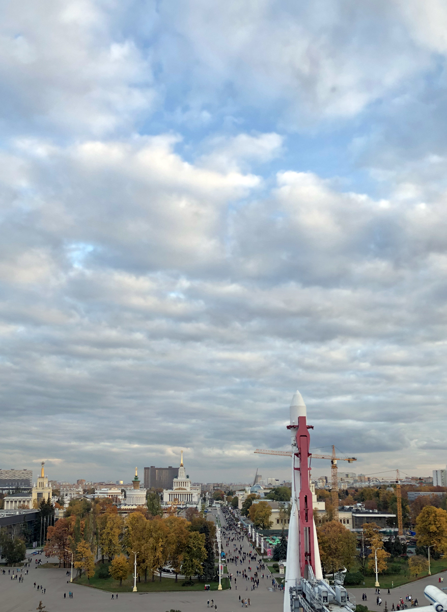 с Днём космонавтики!