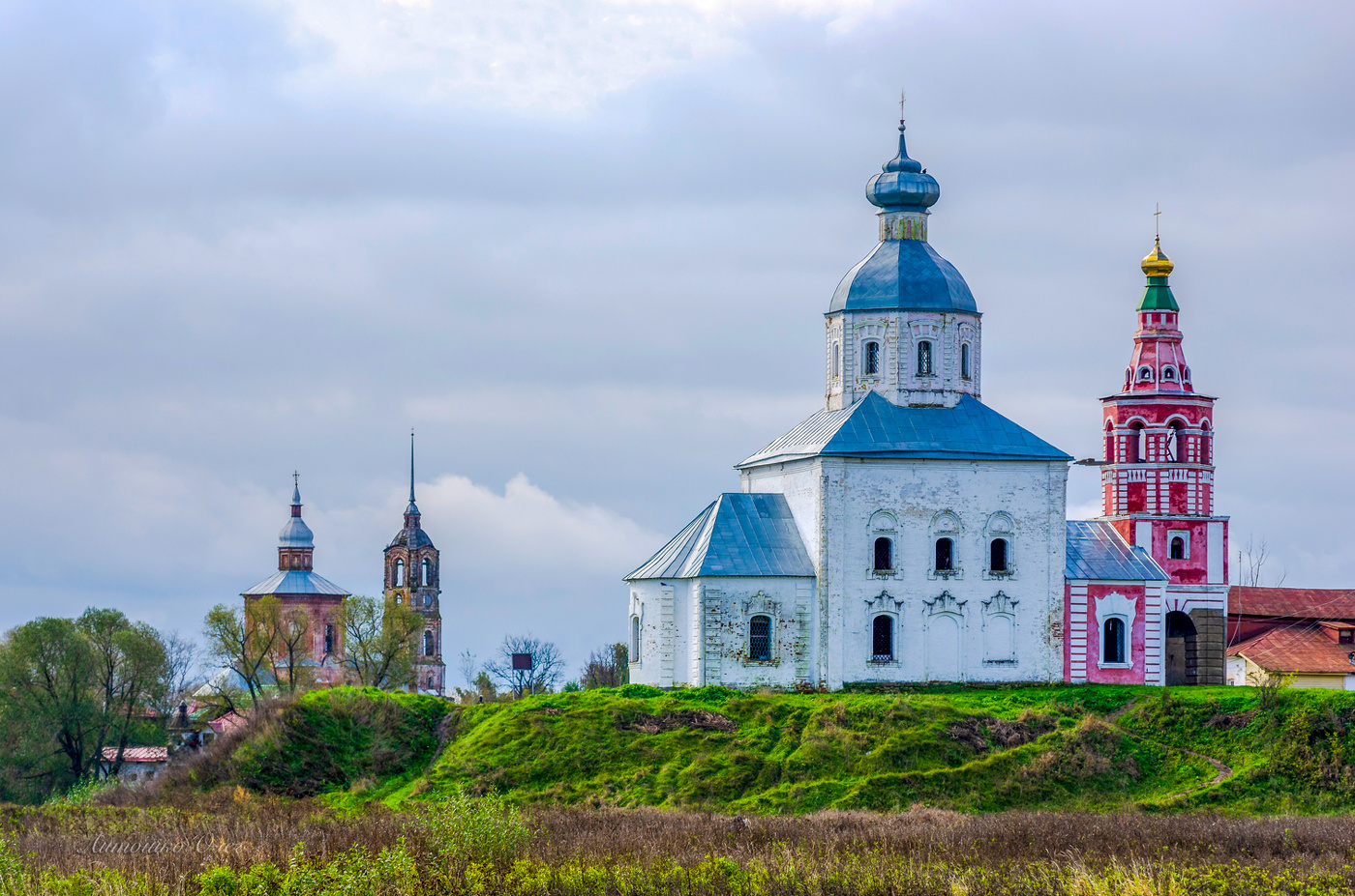 Город Суздаль осенью.