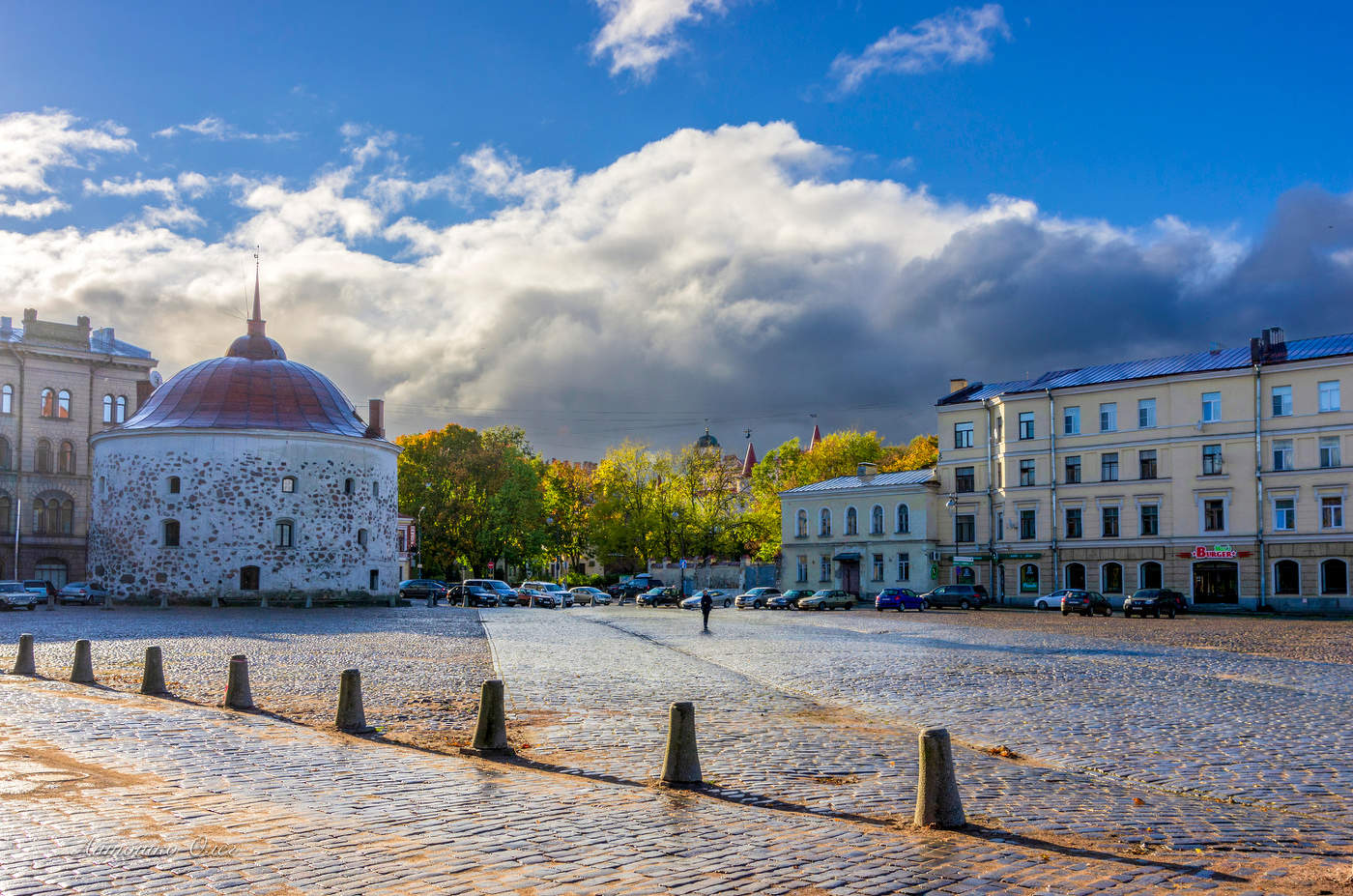 Город Выборг осенью.