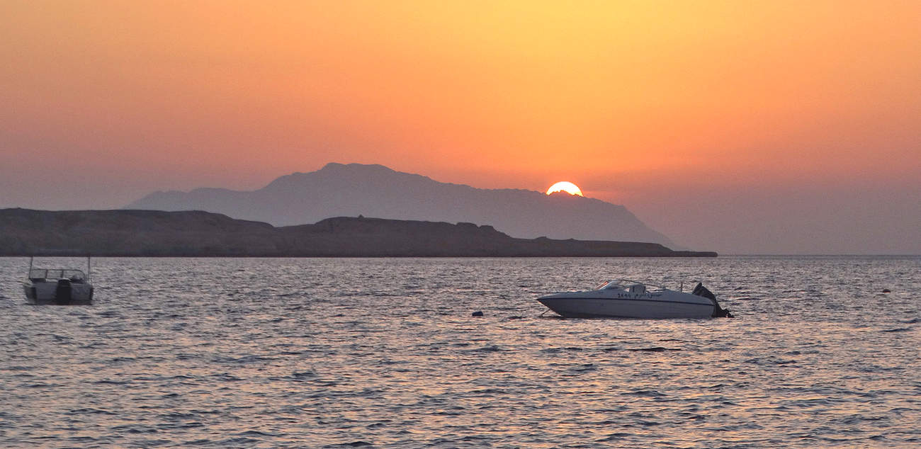 Встречая рассвет на море