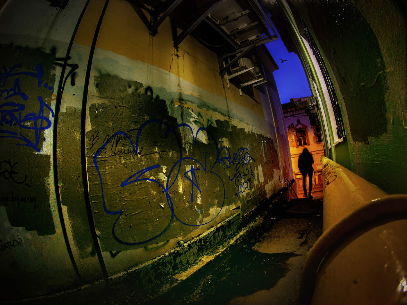 "Кислотный" проулок