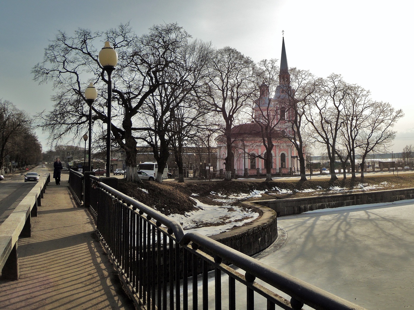 по улочкам города