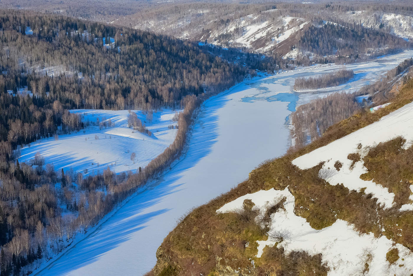 Апрель. Катунские утёсы