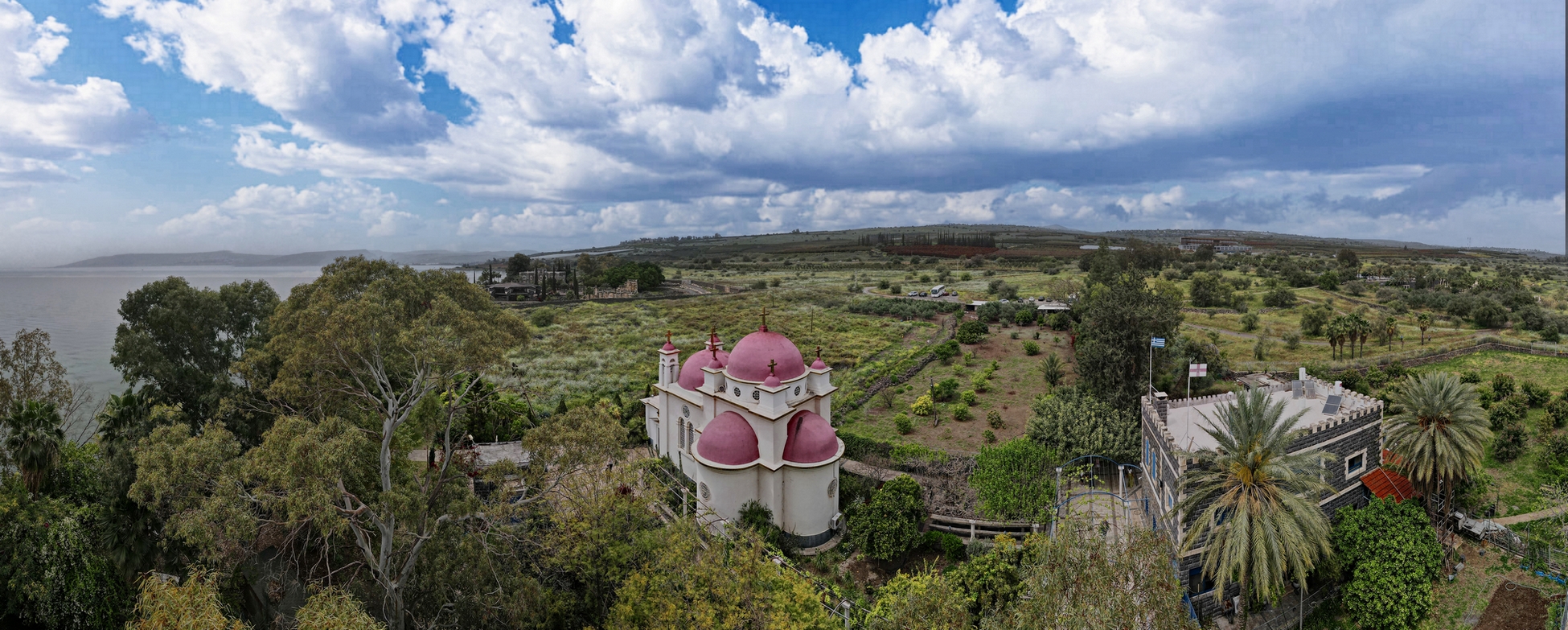 Вид на Церковь 12 Апостолов. Капернаум