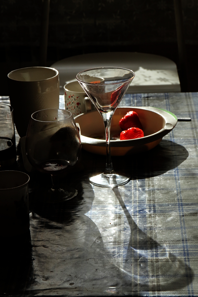 Натюрморт с пустой посудой