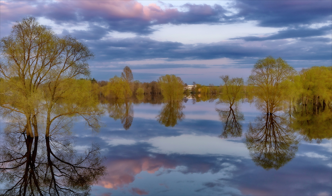 Вечер тает весенний...