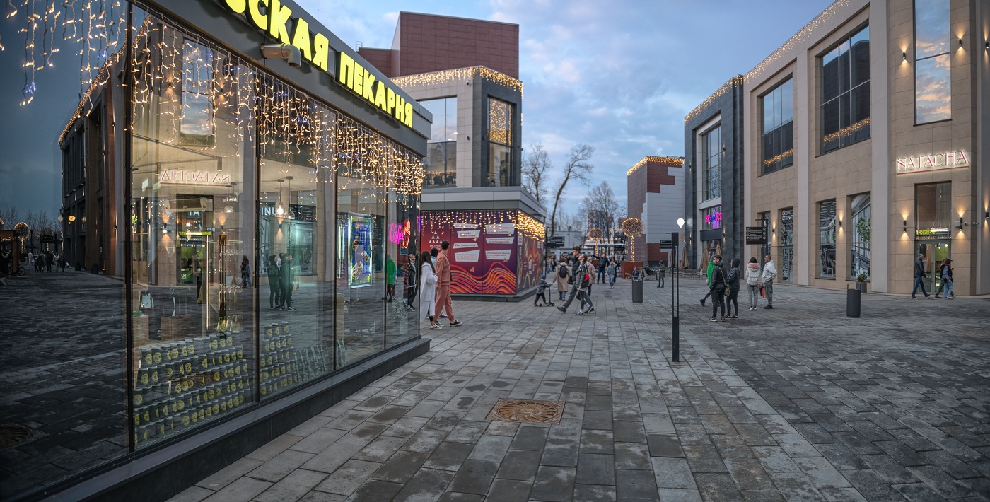 Возле колеса обозрения Солнце Москвы