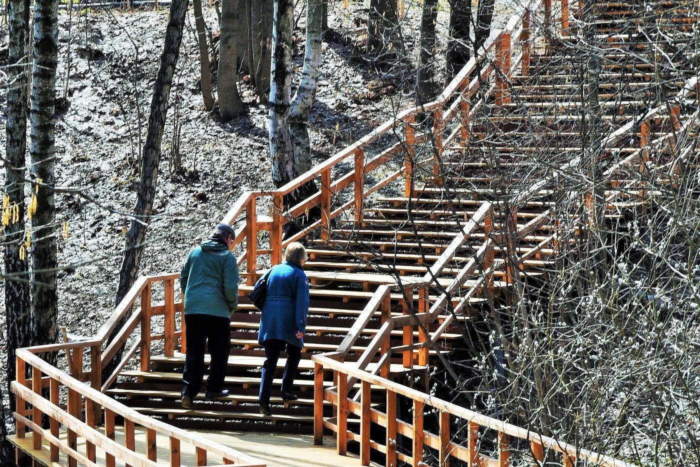 "Мелькают дни и годы вереницей ..."