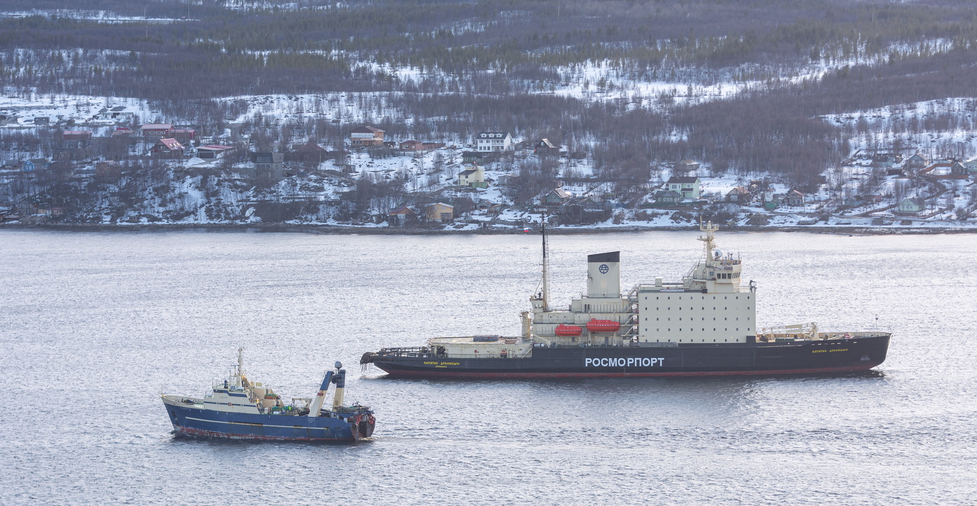 Ледокол и рыбак