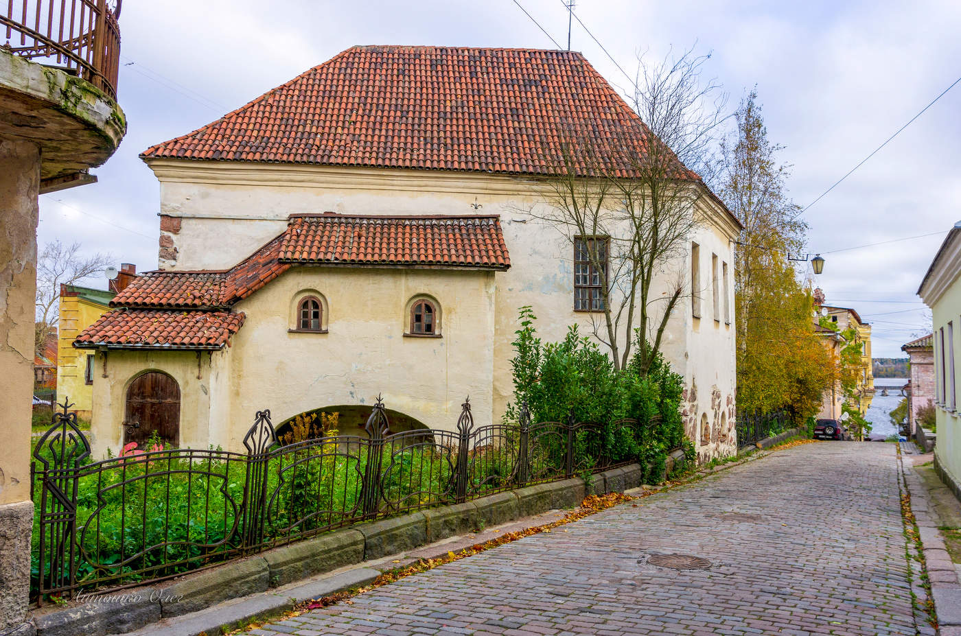 Город Выборг осенью.
