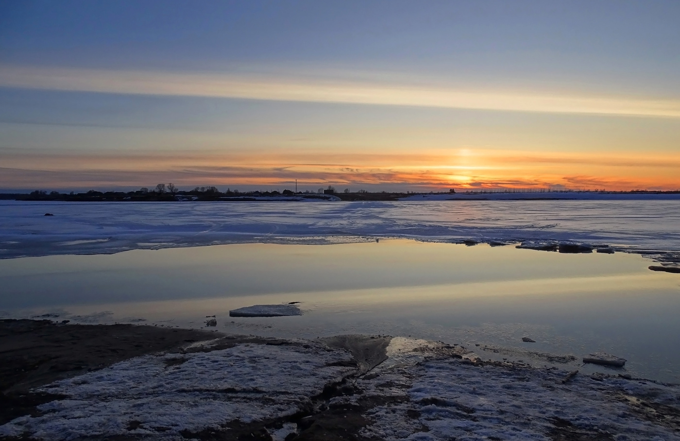 Весенний закат на Оби