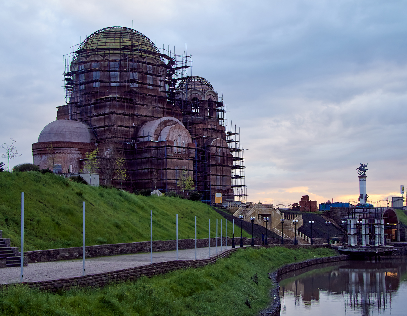 Во имя павших и живых