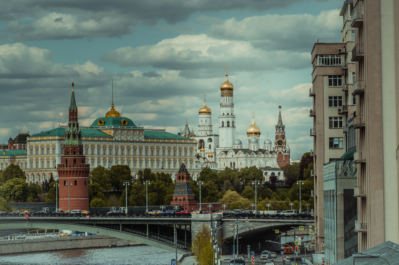 "Дом на набережной"