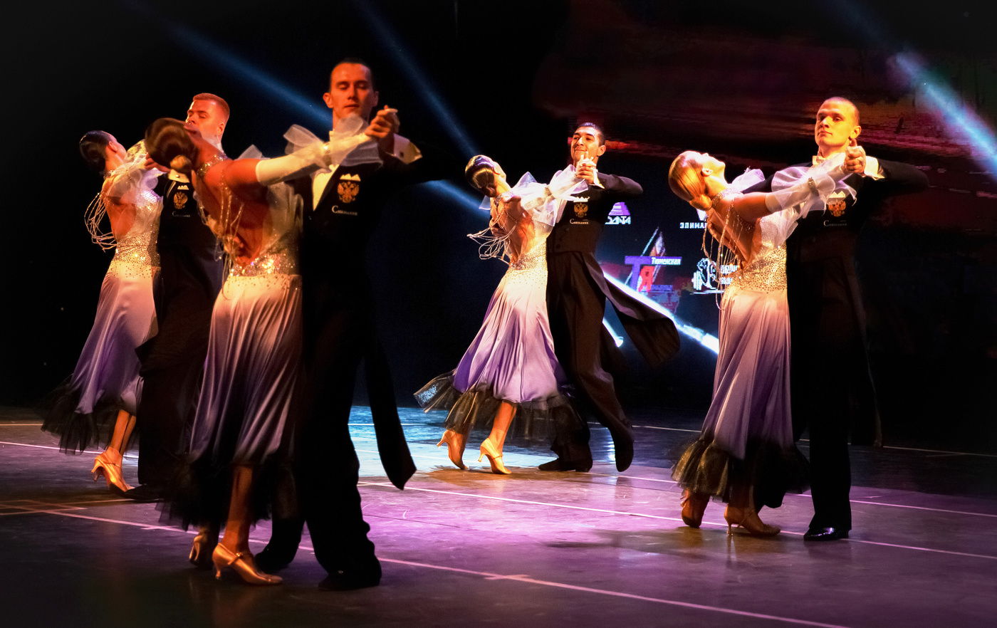 В ритме танца.