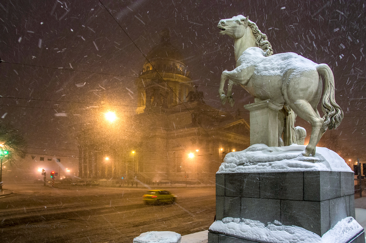 Снег в городе...