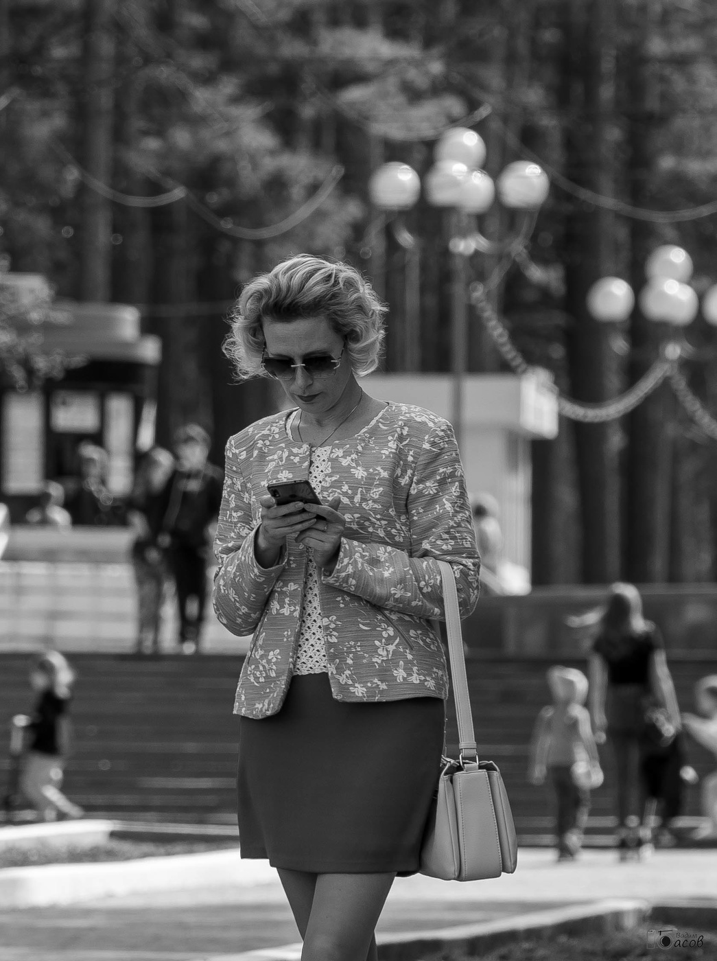 Девушка и гаджет.