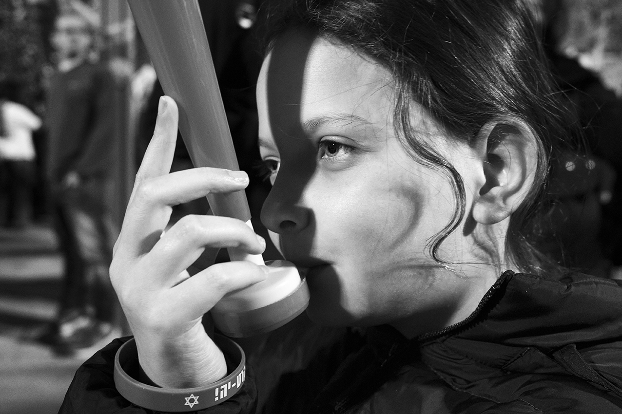 Демонстрантка