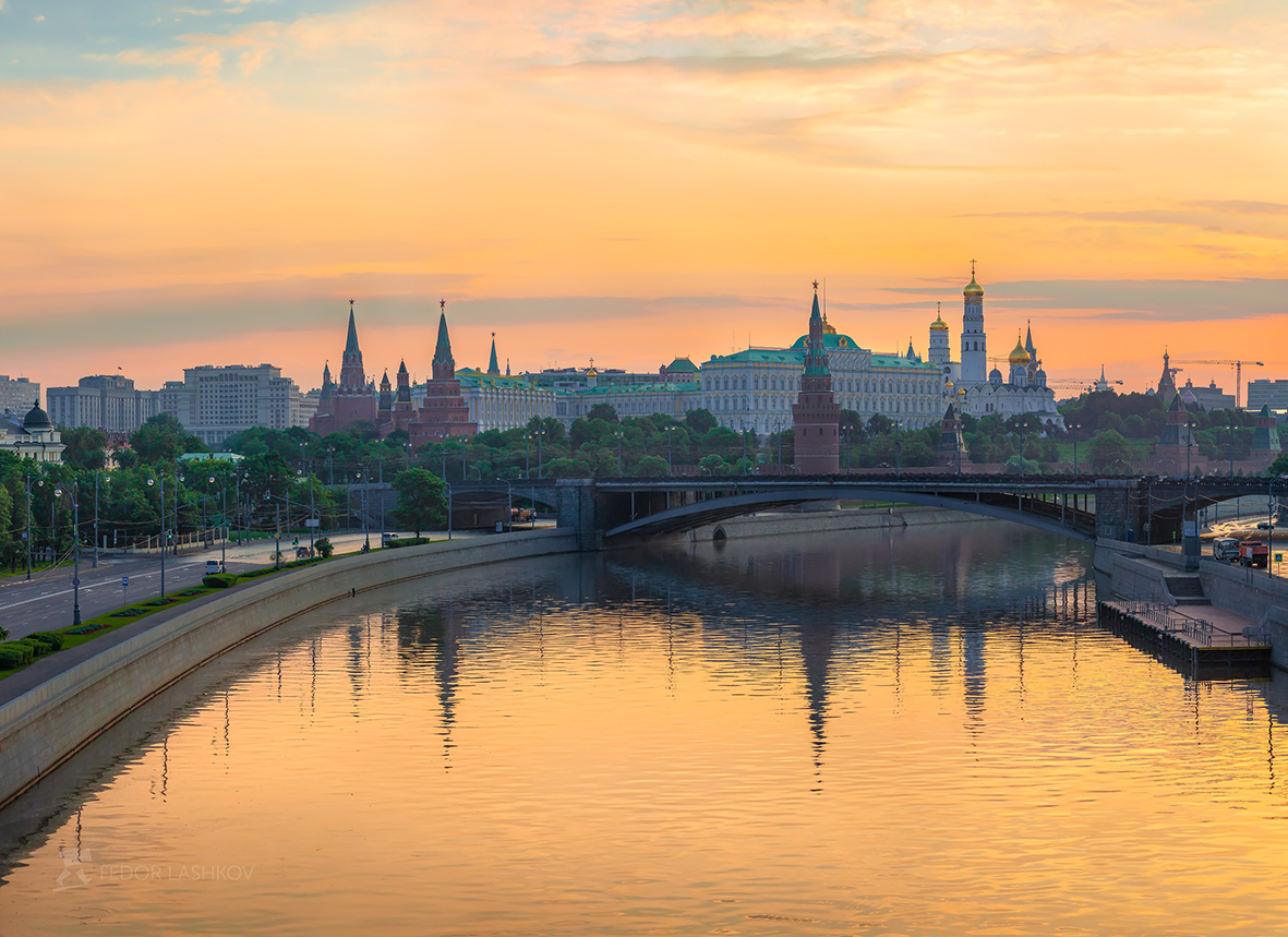 Золотая река Москва