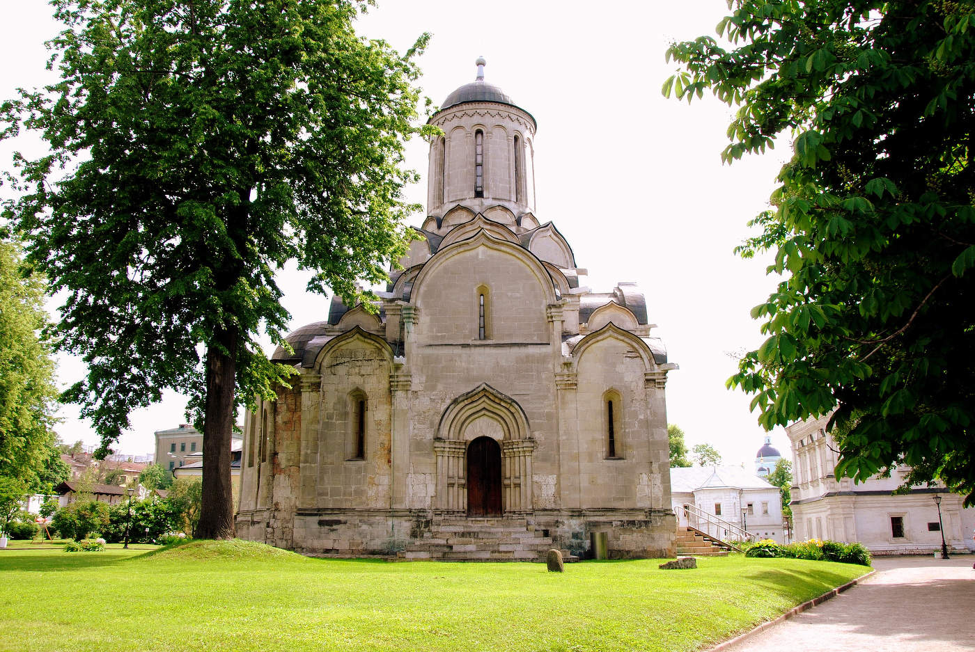 Древние стены