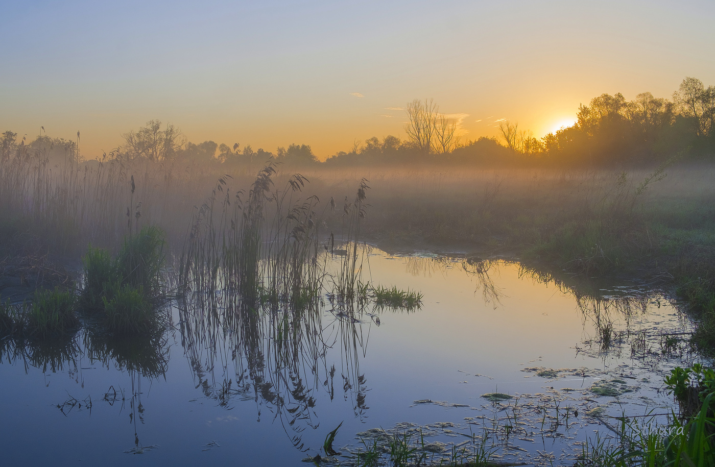 На рассвете.