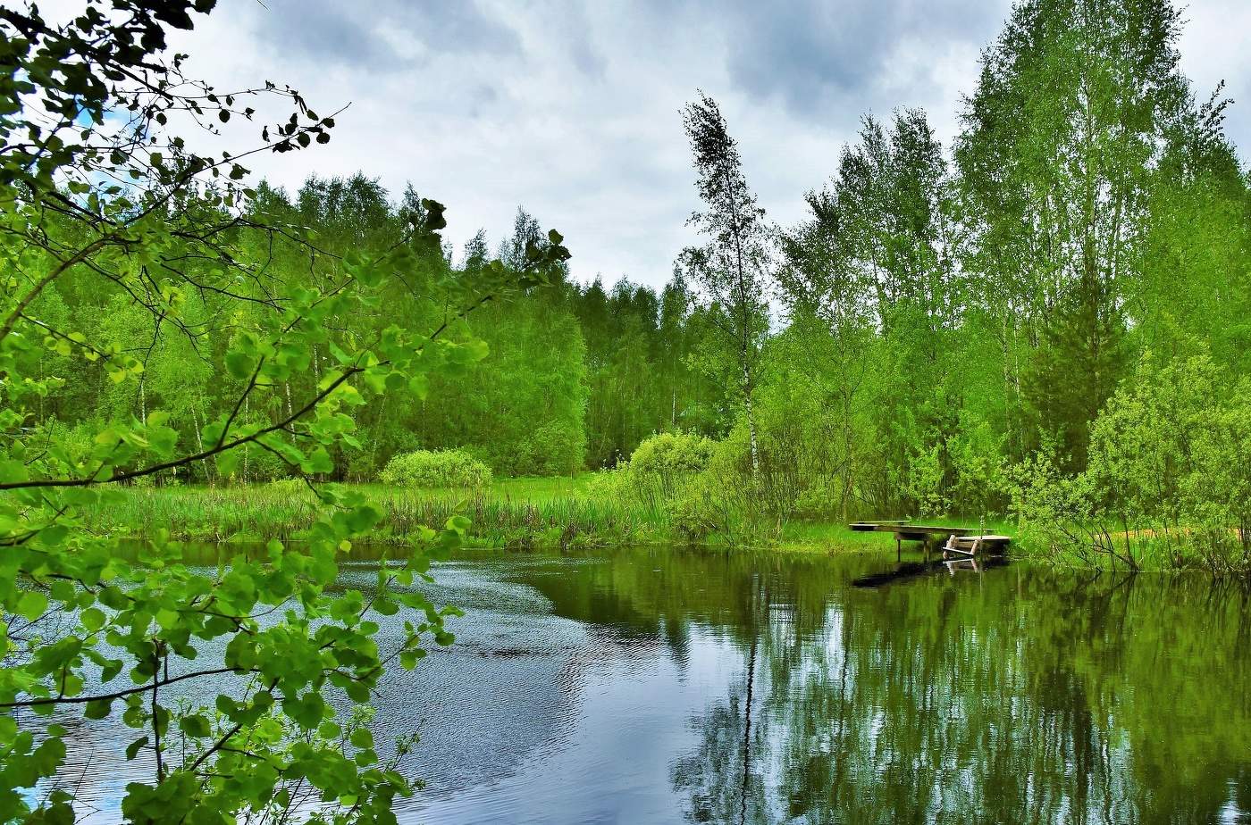"Ветер дунет, вода всколыхнется, на поверхности гладкой пруда..."
