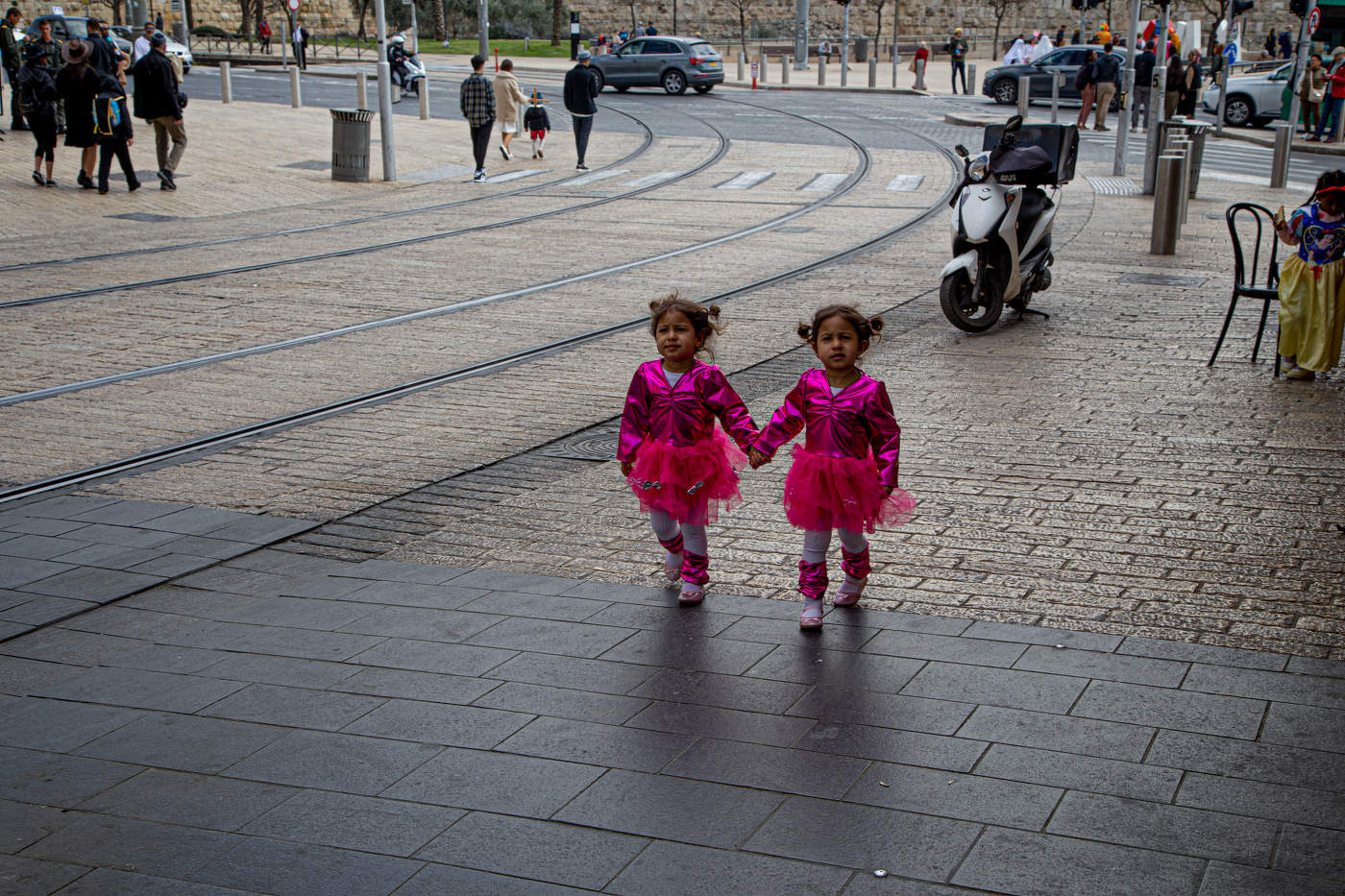 По улице мостовой....