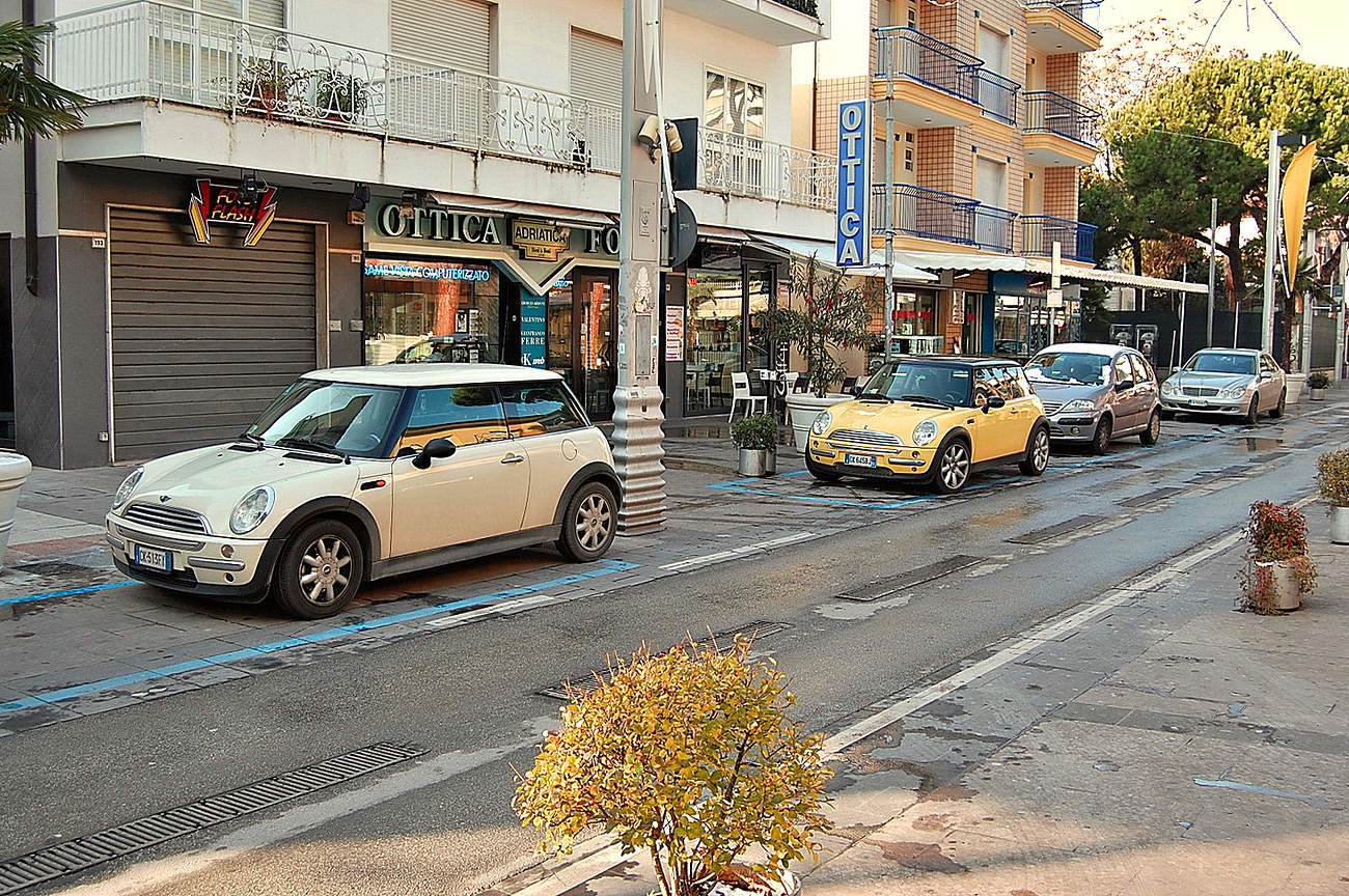 Автомобили на улицах Италии