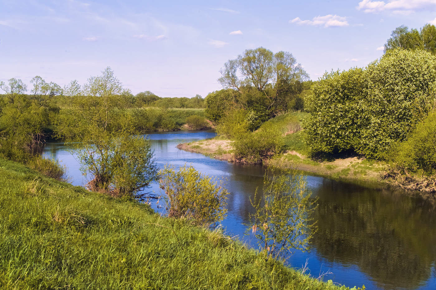 У изгиба реки