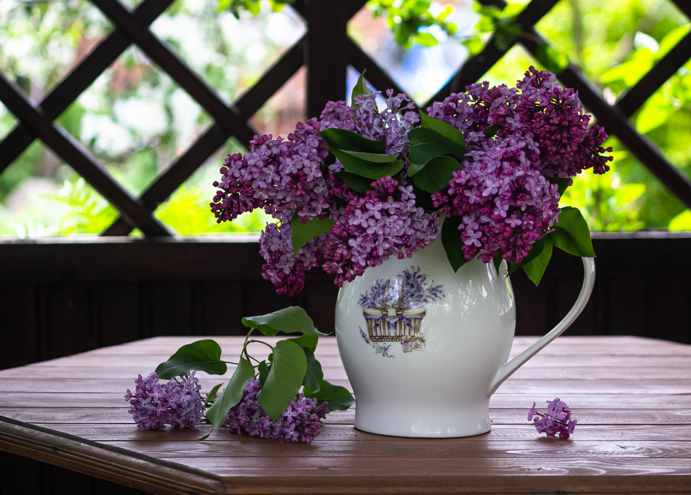 Сиреневый май