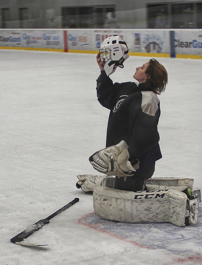 Всегда быть в маске - судьба моя...