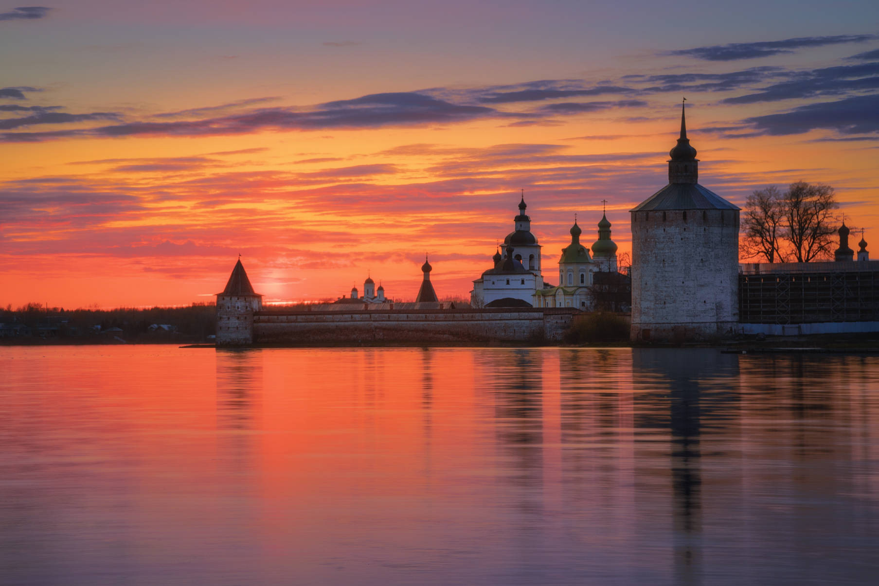 Весенним вечером в Кириллове