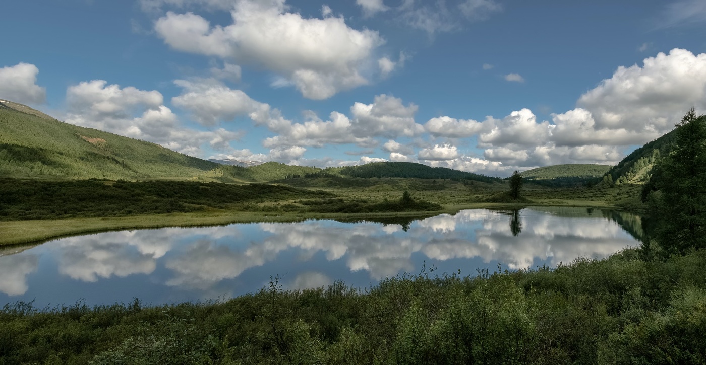 Просто озеро у дороги