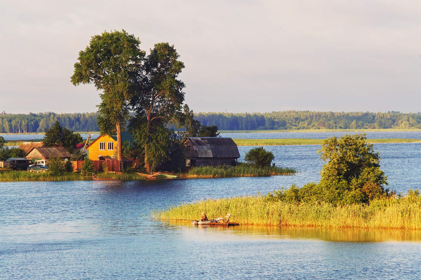 Рыбак на утренней зорьке