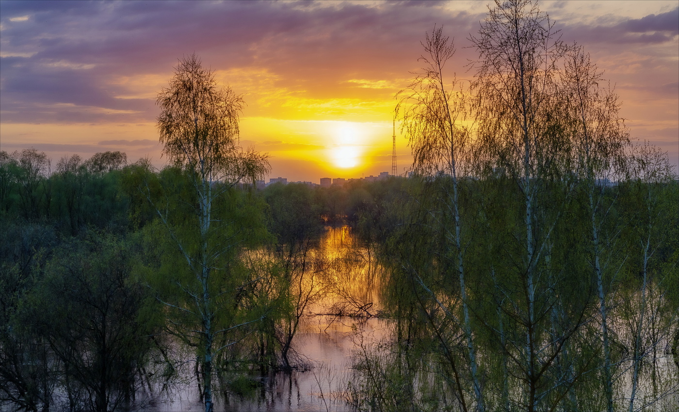 ВЕСЕННИЙ ВЕЧЕР ДОГОРАЛ...