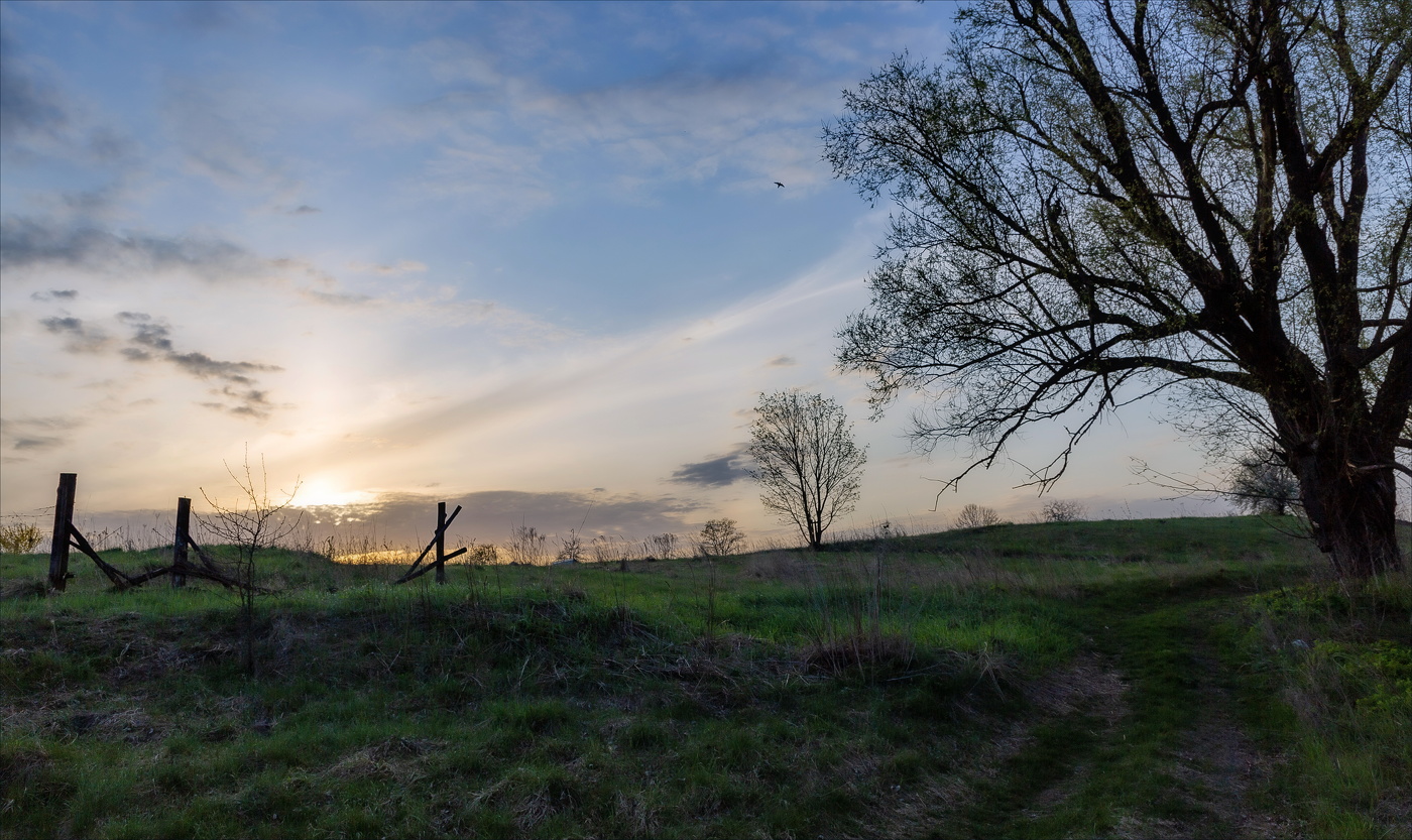 ЗВОНКА ПЕСНЯ ЗА ОКОЛИЦЕЙ...