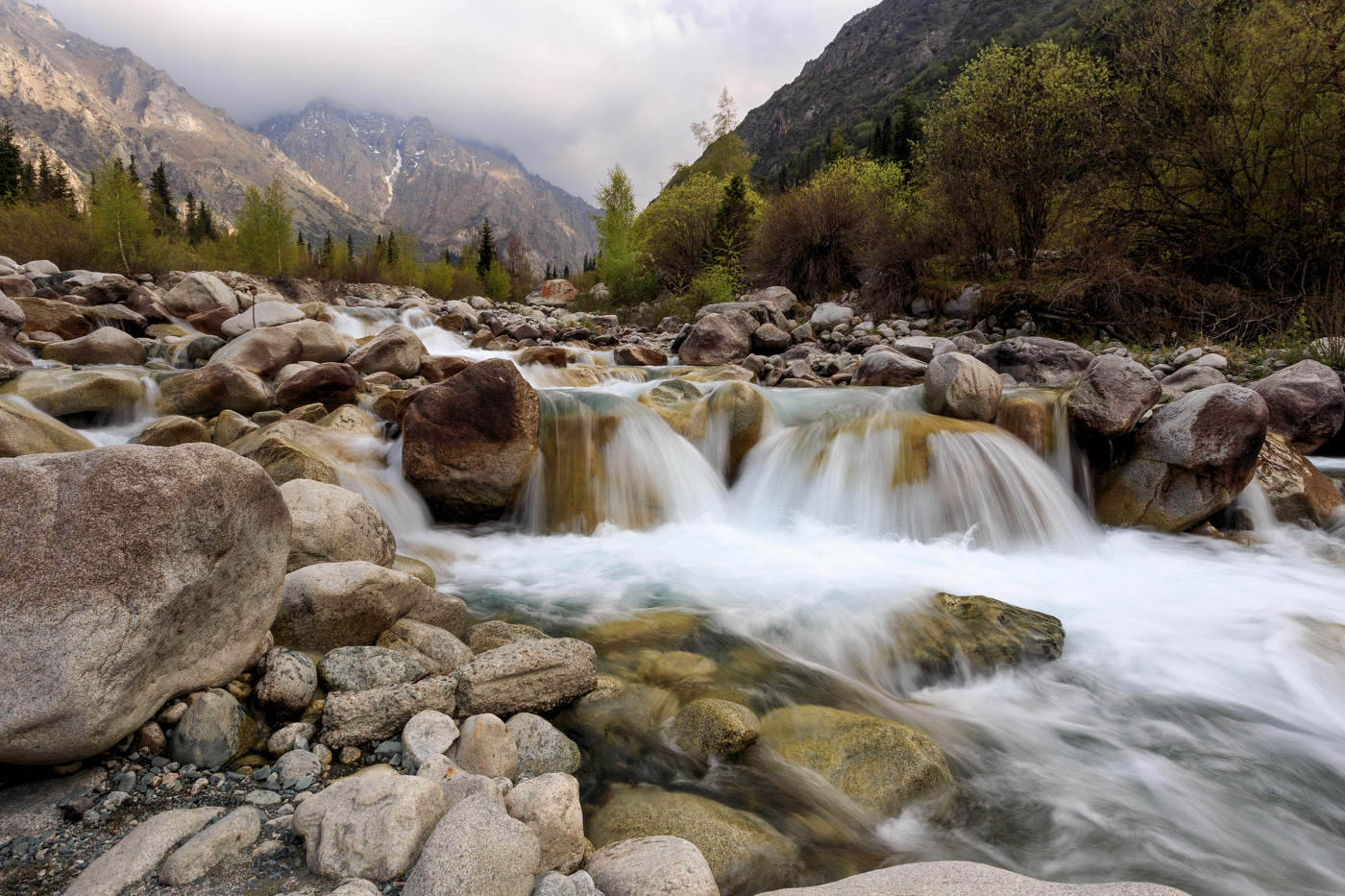 У горной речки